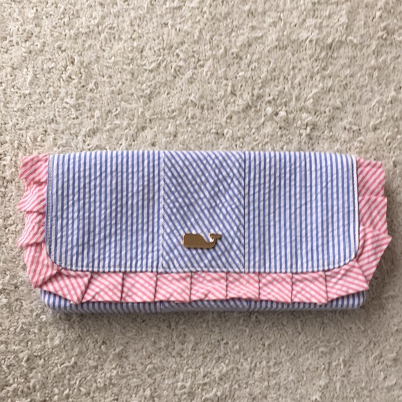 Vineyard Vines Handbags - EUC Vineyard Vines Seersucker Purse/Bag/Clutch
